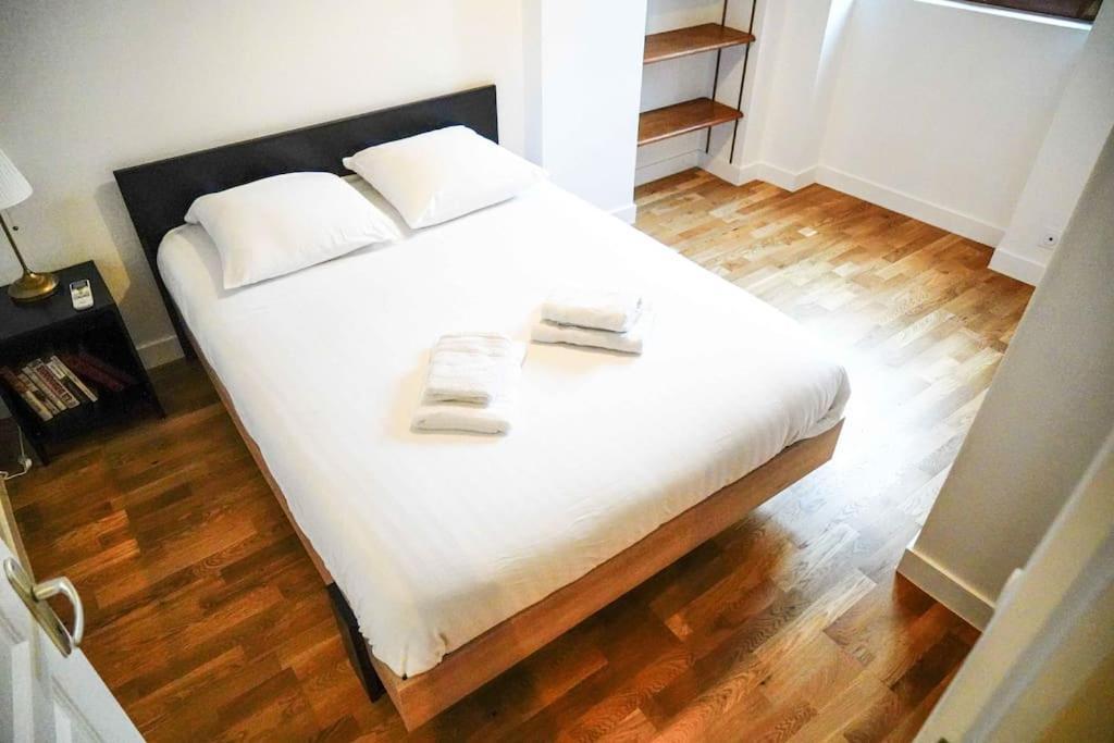Apartment Le Rive Hugo • Elegance & Art De Vivre